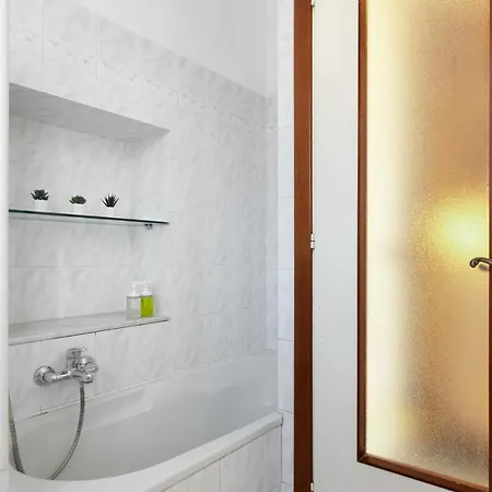 Apartament Free Wi-fi, Parking & Bike Service *