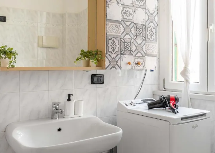 Free Wi-fi, Parking & Bike Service *