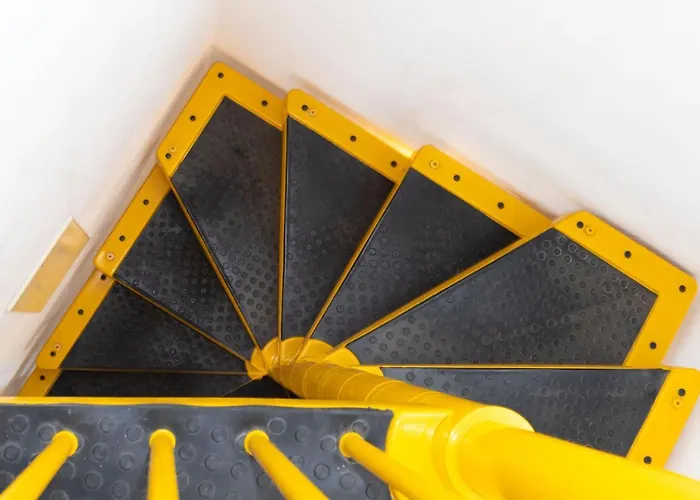 Free Wi-fi, Parking & Bike Service * Lecco